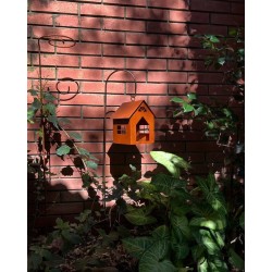 Comedero casita para pájaros II + tutor gancho oxido-1-chapadeco.com