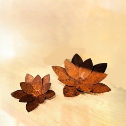 Fanal porta vela flor loto de mesa 15cm oxidado