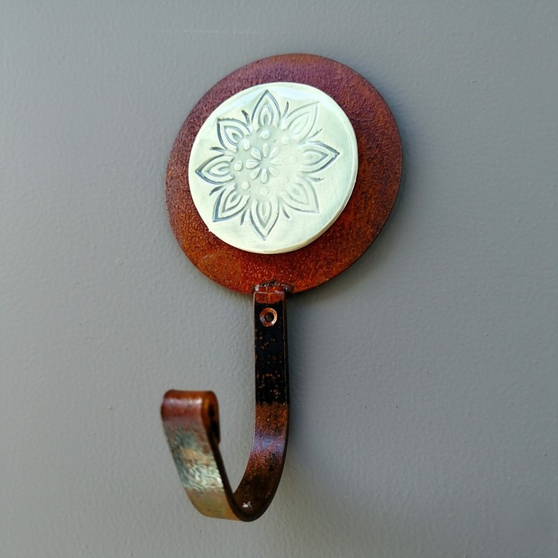 Perchero individual chapa oxido con ceramica - 1