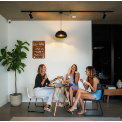 Cartel LA VIDA ES MAS LINDA CON AMIGOS 40x28 chapa oxido premium - 1