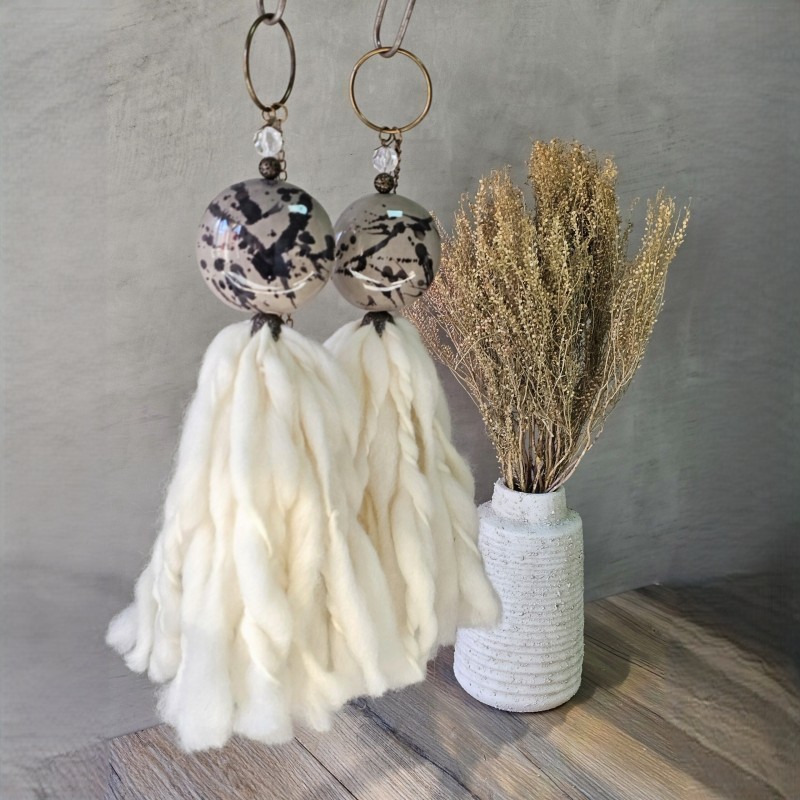 Borla medallón cerámica pintado gris manchas negras - 1