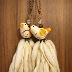 Mini borla Pajarito Pintado arena - 1