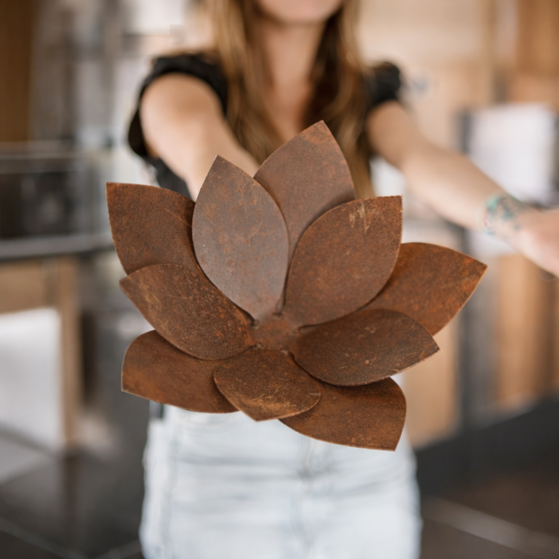 Fanal porta vela flor loto de mesa 30cm oxidado - 1